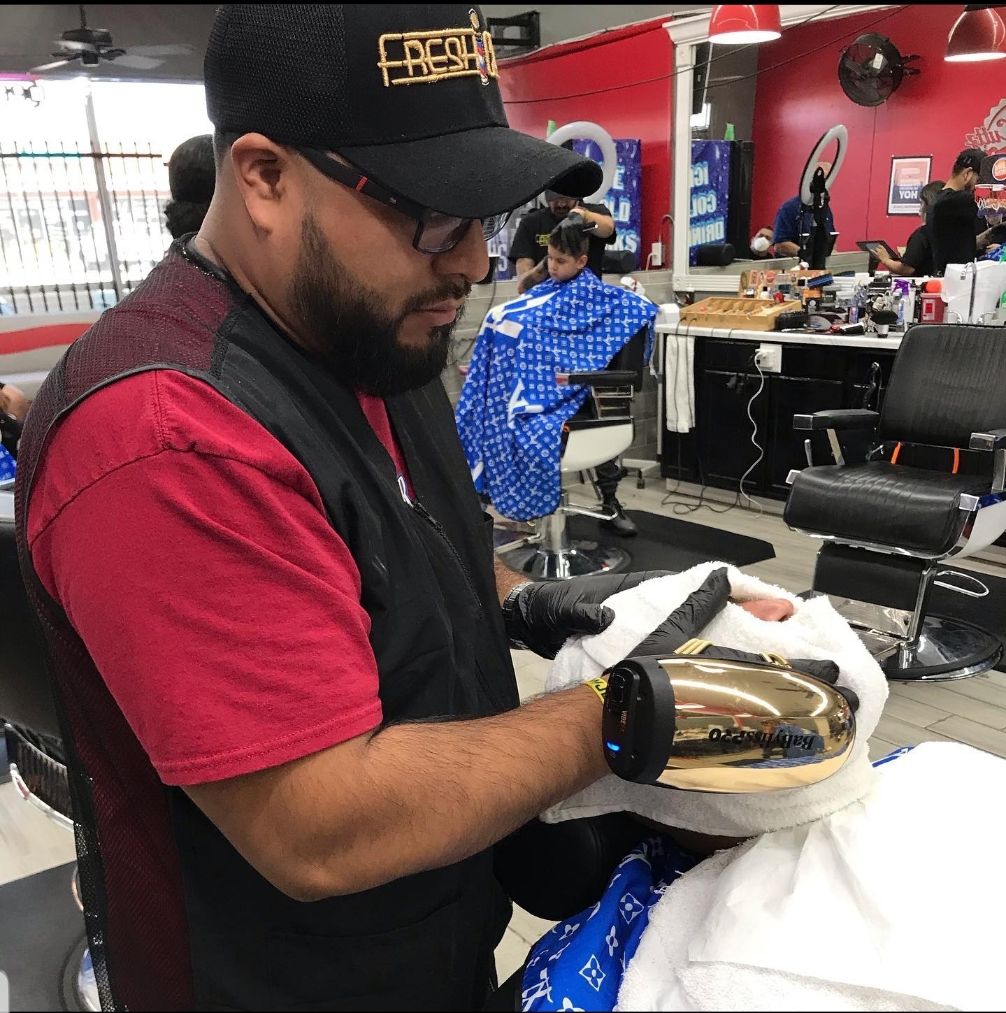Towel wrap between passes, gold clippers in hand